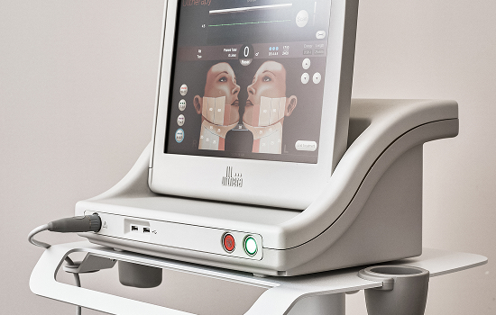 И главное, мы используем комплексный подход в лечении и предоставляем весь спектр стоматологических услуг: от разбора эстетики лица и моделирования улыбки до полноценного лечения и реставрации зубов.